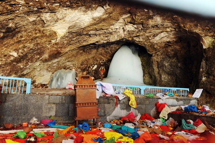 सतसट्ठी हजार भक्तजनद्वारा अमरनाथमा अर्चना
